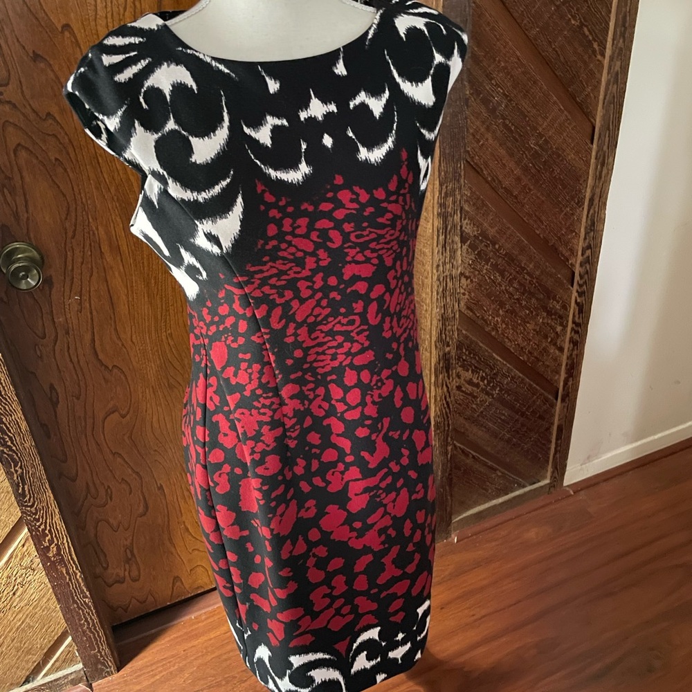Chicos Black Red White dress Animal Print Cap Sleeve Sheath size 6 Sz 0.5 small - Picture 6 of 16